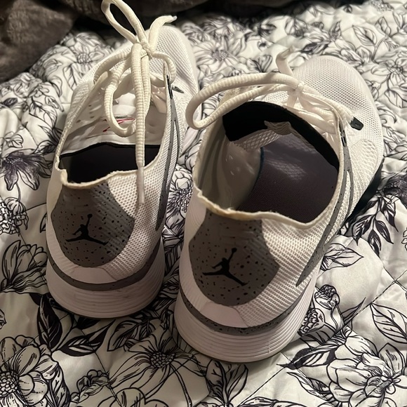 Mens 9.5 Jordans worn once - Picture 1 of 4